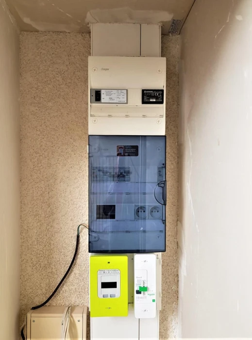 Tableau électrique résidentiel mural en niche, installation neuve